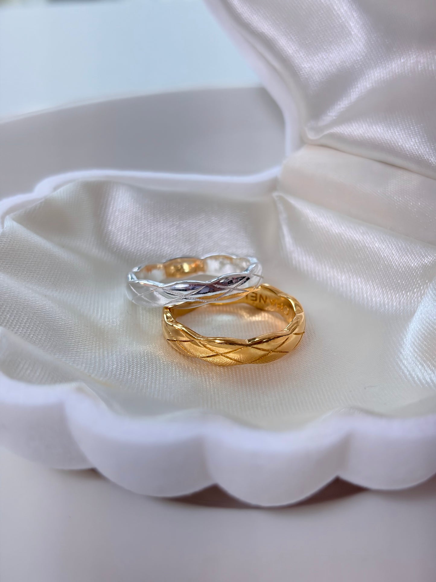 經典不敗的菱格紋戒指