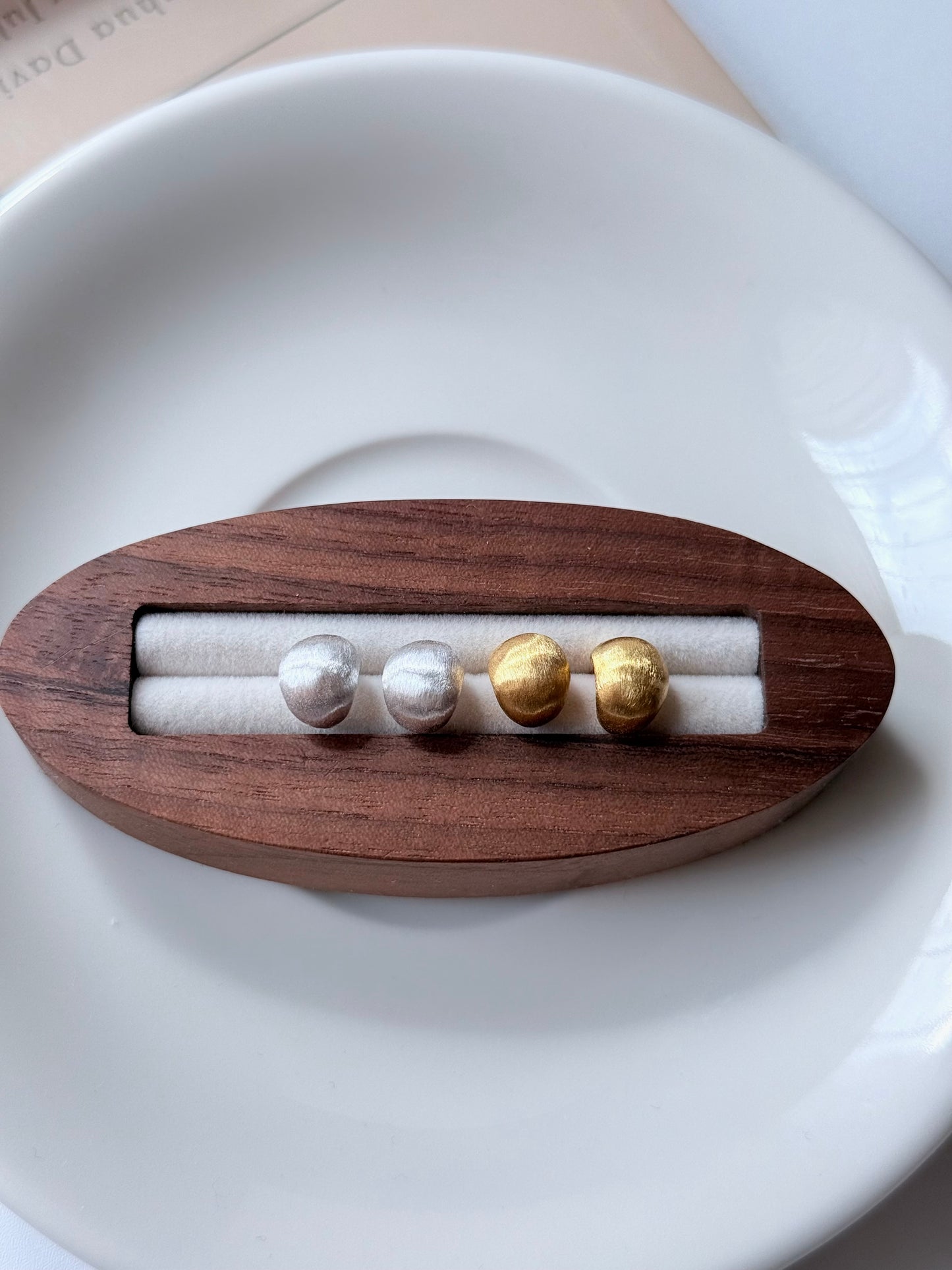 霧面橢圓豆豆耳環💫Matte Oval Bean Earrings