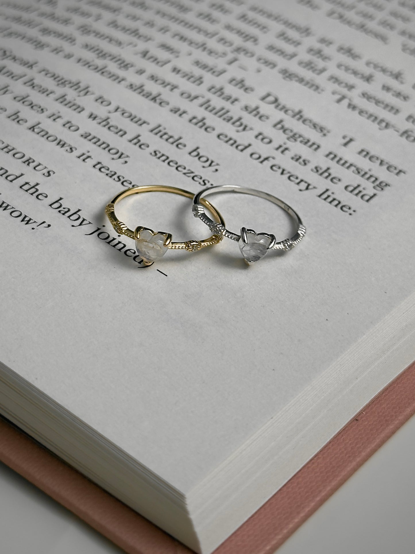 推薦百搭款💖復古愛心月光石戒指