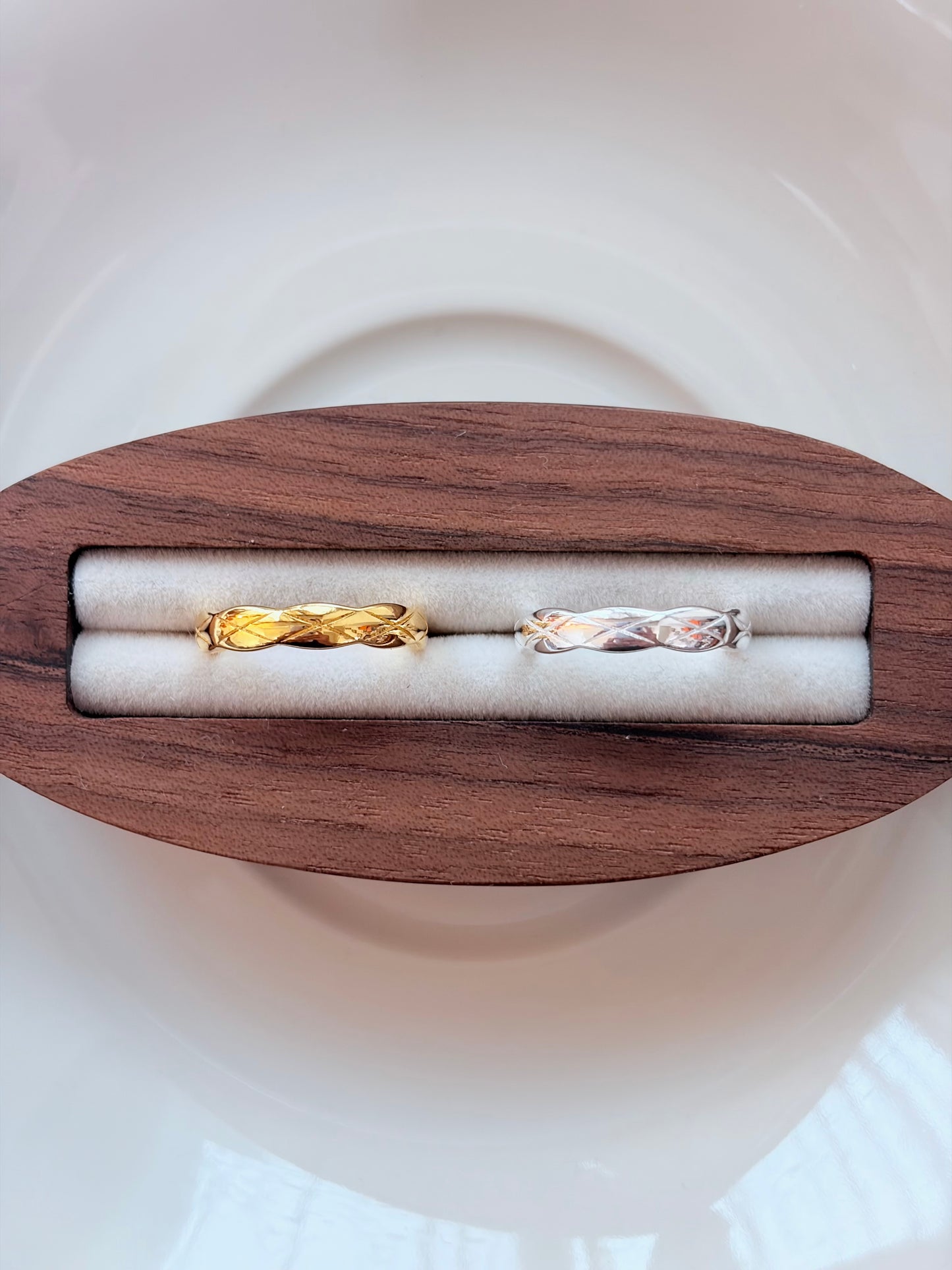 經典不敗的菱格紋戒指