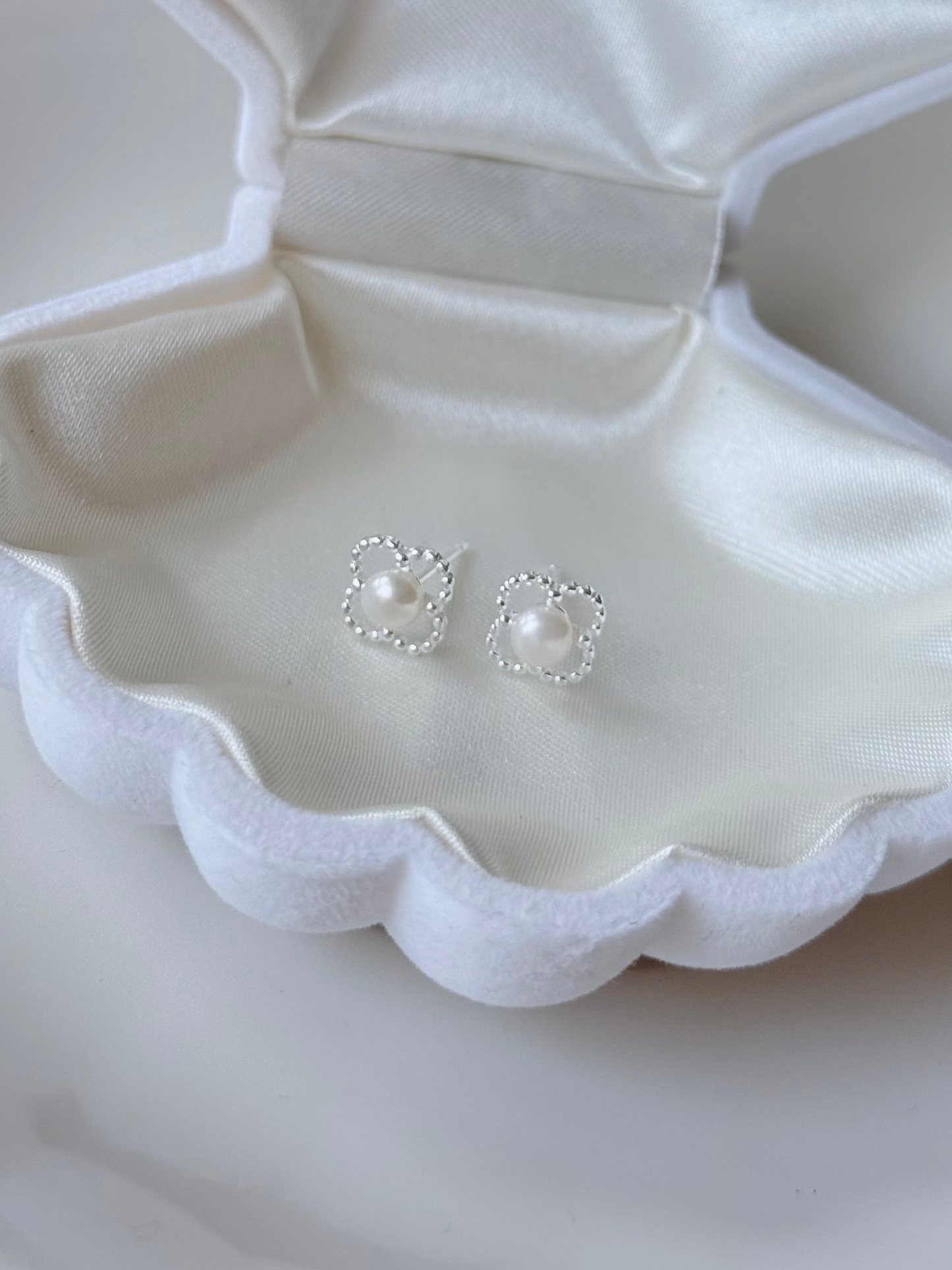 珍珠花朵耳環Pearl Earrings