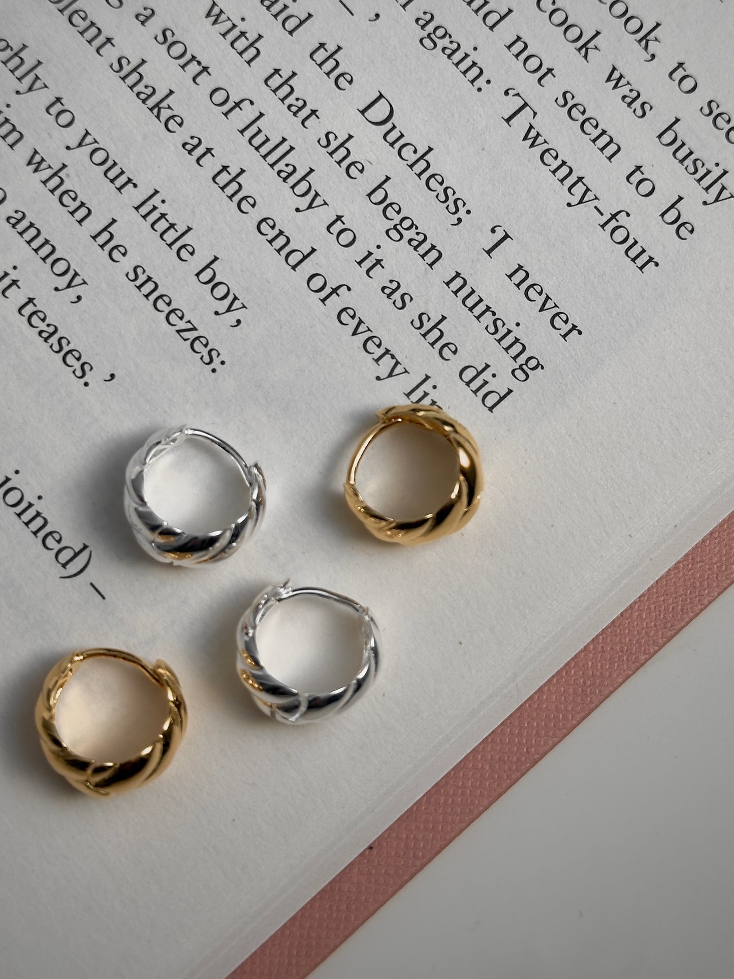 推薦款🎄💖份量感麻花胖胖耳扣