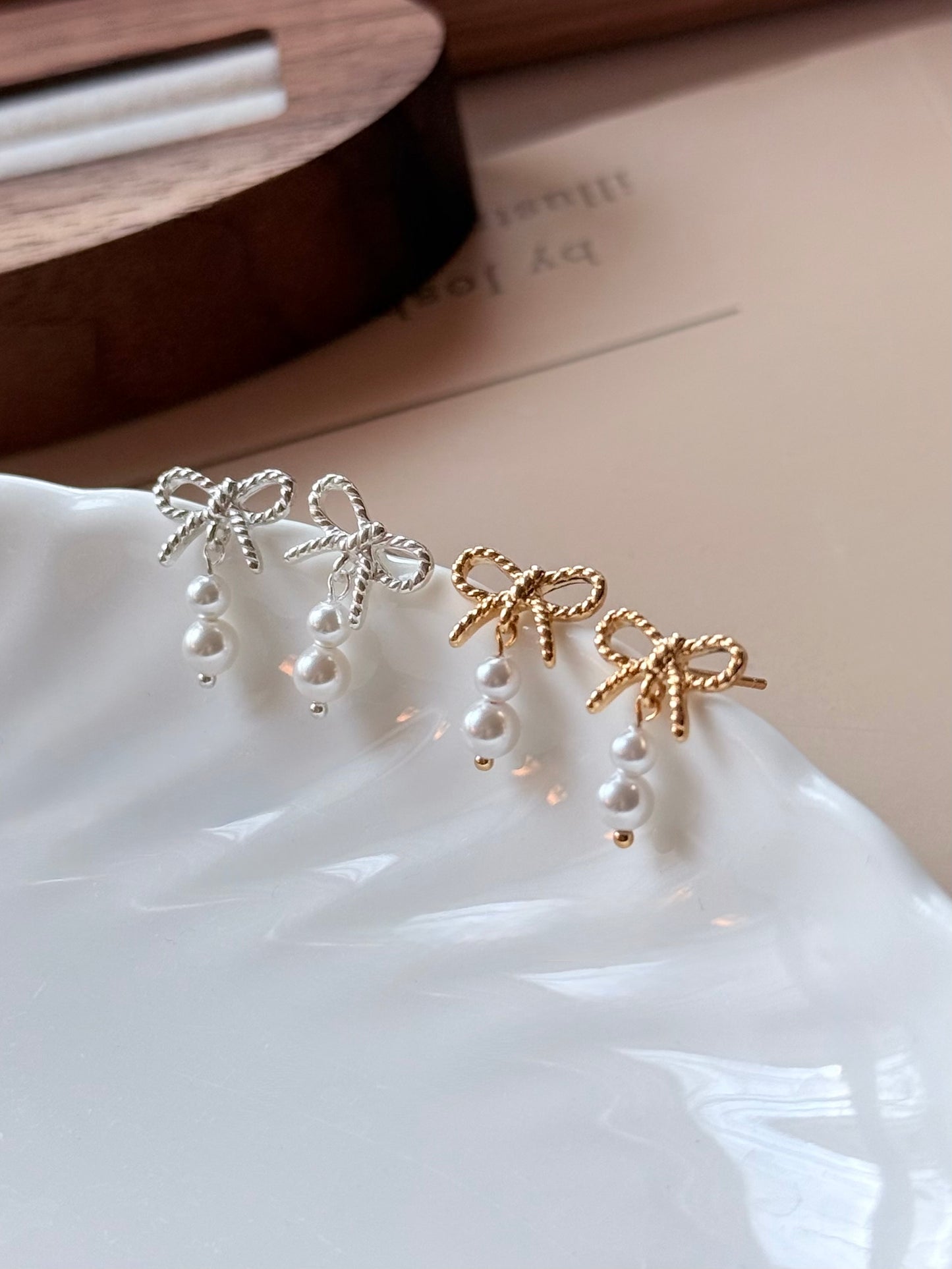 蝴蝶結珍珠耳環Ribbon Pearl Earrings
