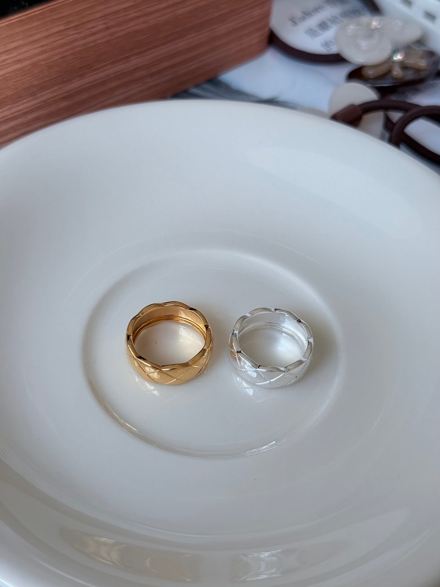 復古重工菱格紋戒指