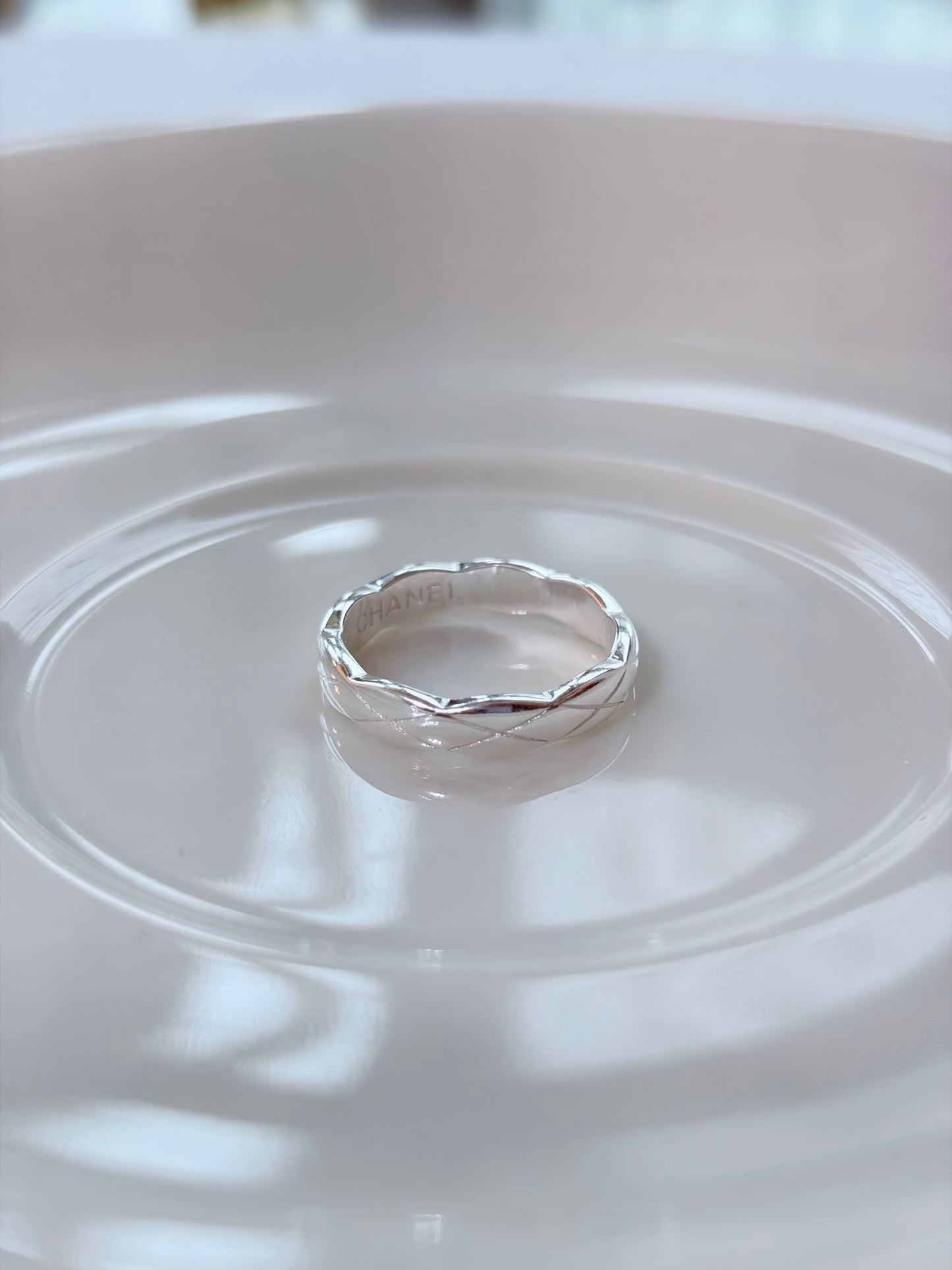 經典不敗的菱格紋戒指