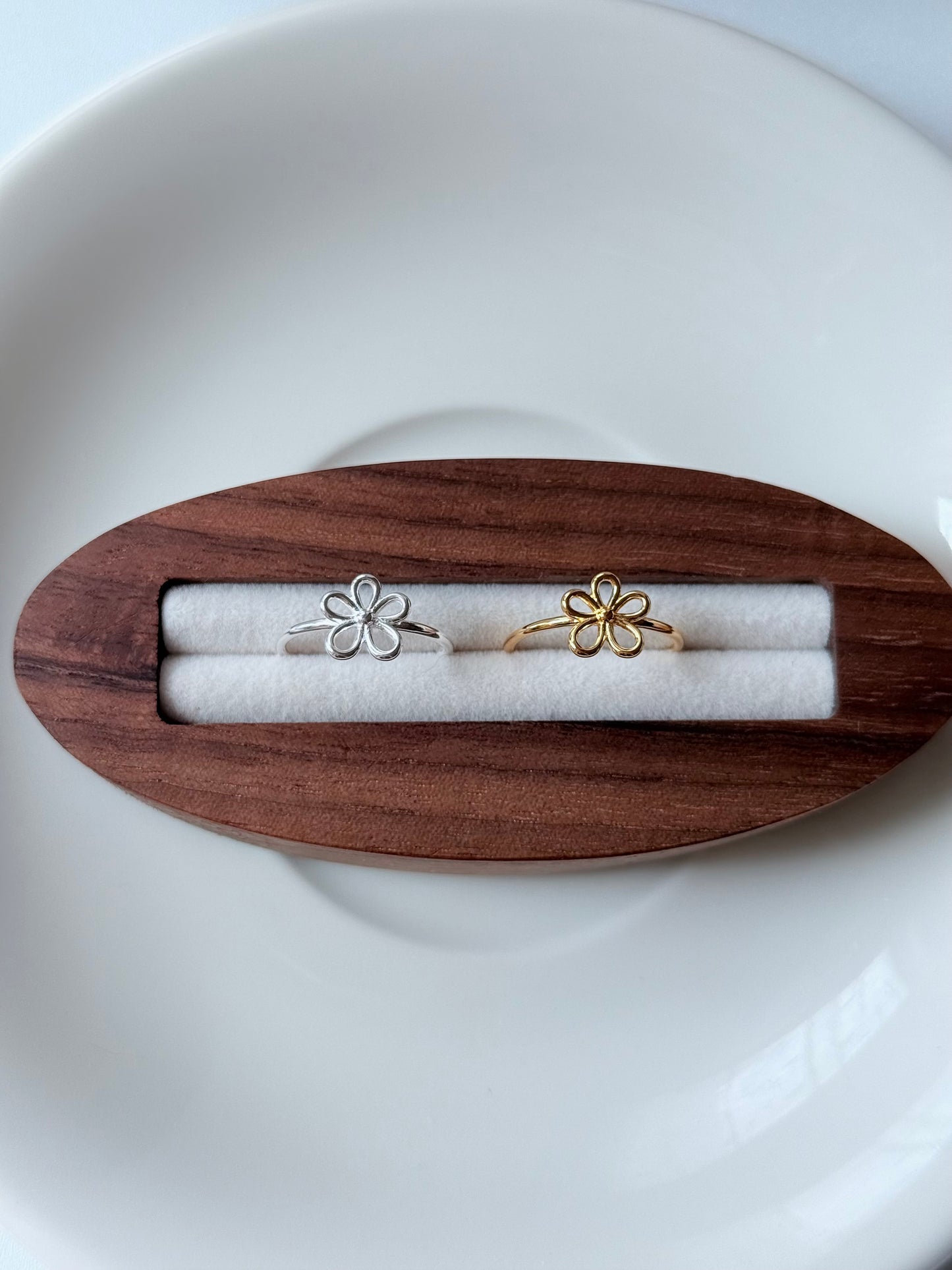 立體鏤空小花戒指