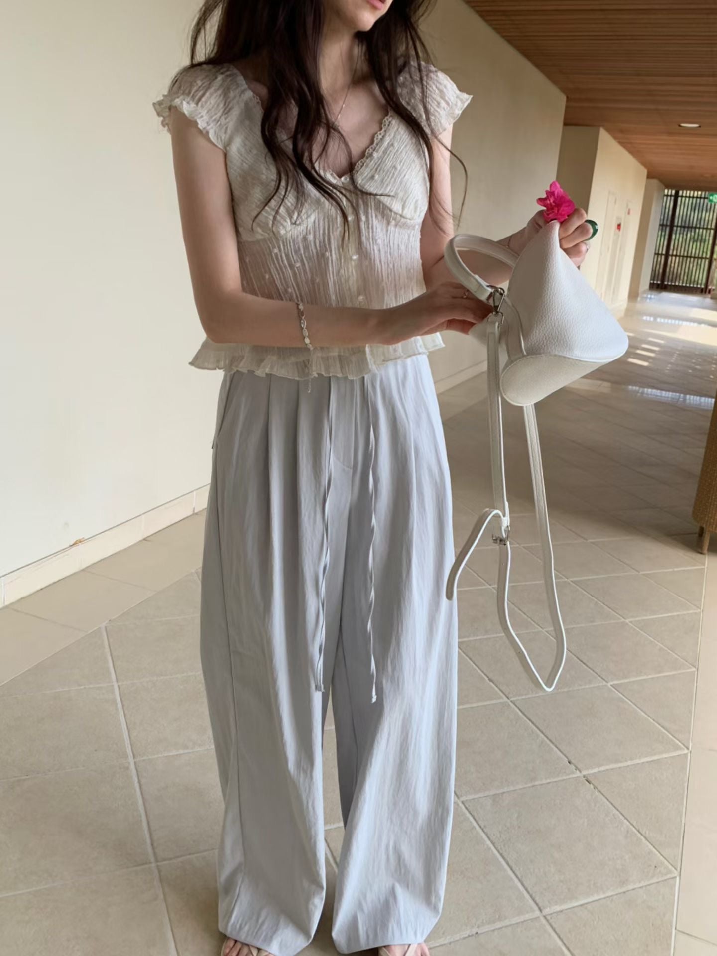 J01本期主推💓左岸時光奶油荷葉上衣