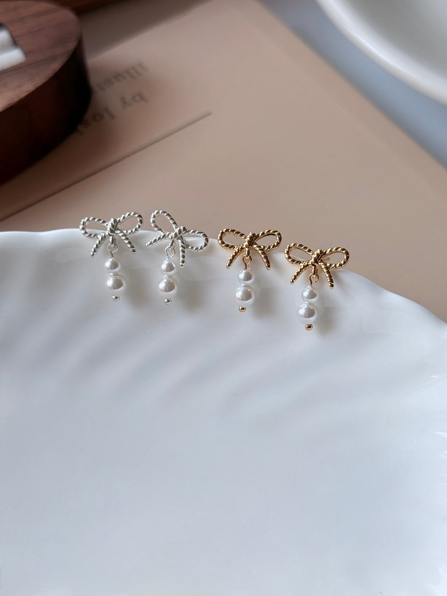 蝴蝶結珍珠耳環Ribbon Pearl Earrings