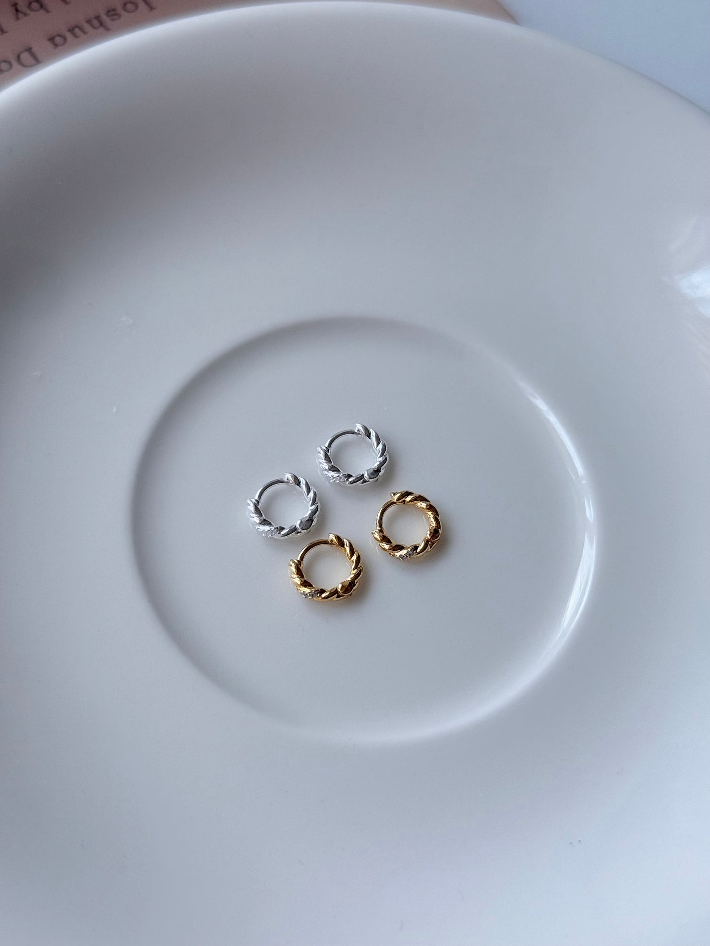麻花小耳扣🥨Twist Mini Earrings