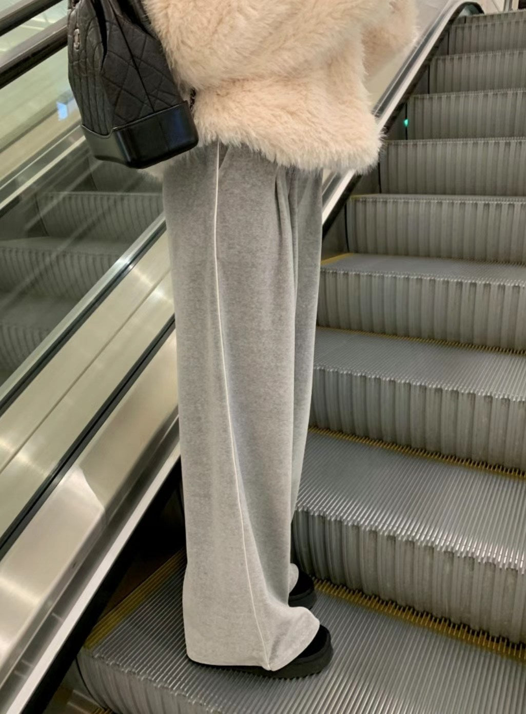 設計師款 柔光絲絨打摺落地寬褲