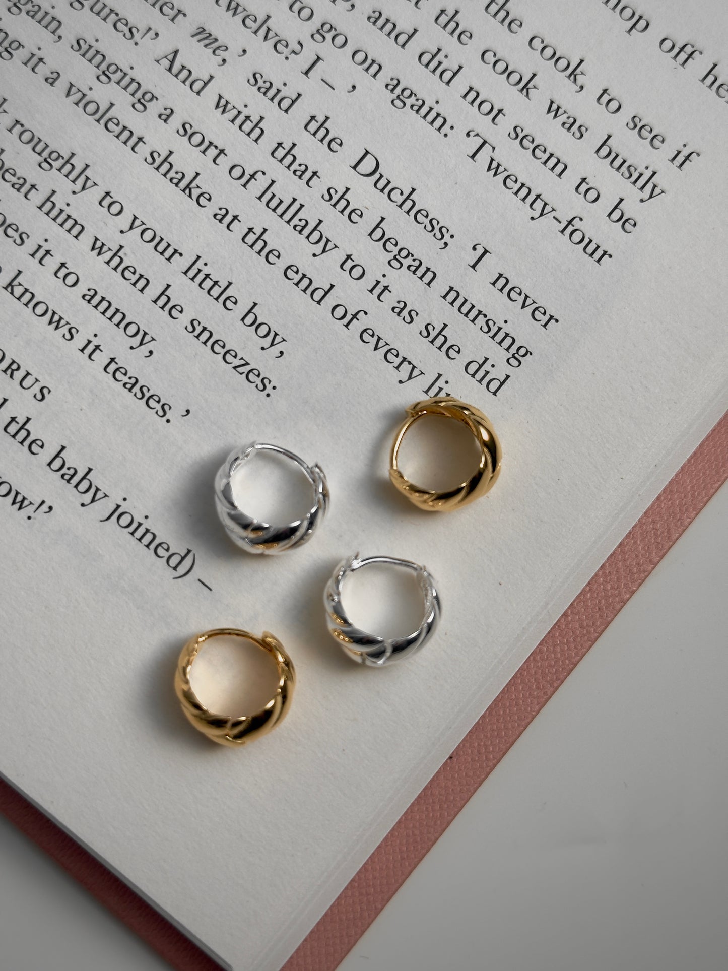 推薦款🎄💖份量感麻花胖胖耳扣