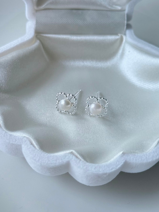珍珠花朵耳環Pearl Earrings