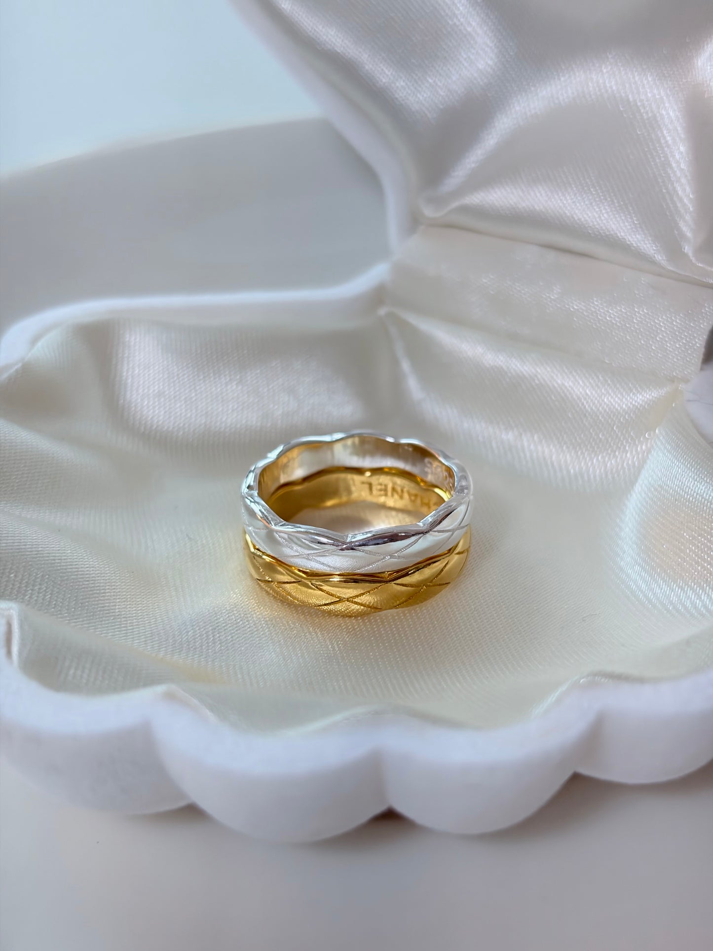 經典不敗的菱格紋戒指