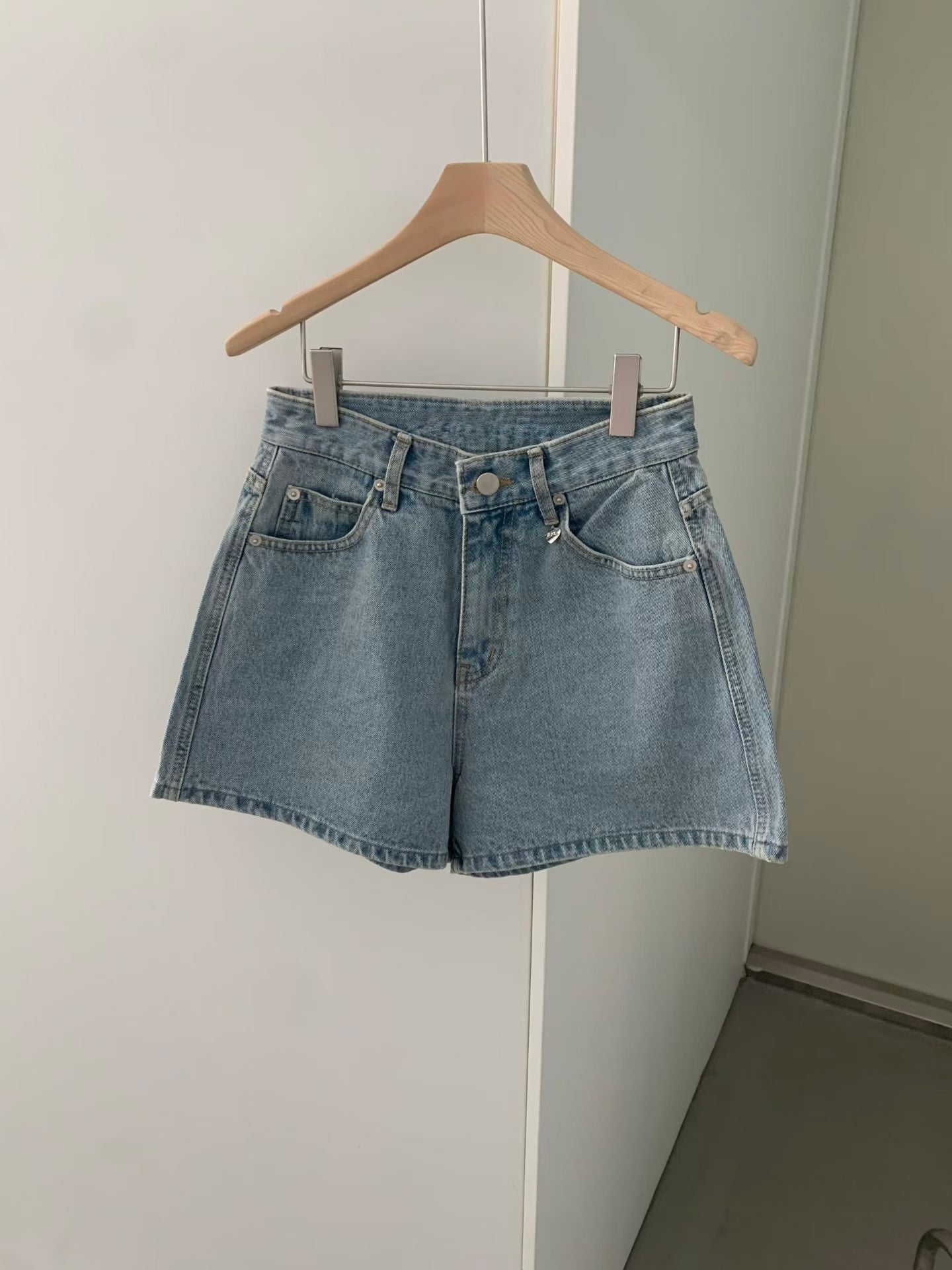 J02夏日必備☀️香榭午後丹寧短褲